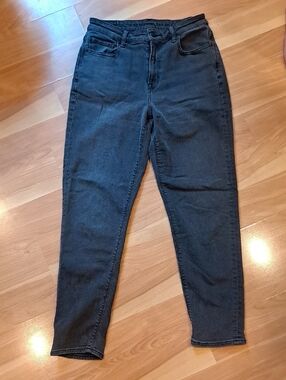 American Eagle High-Rise Women's Black Mom Jeans